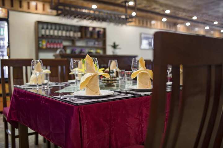 Dining 29 of 40