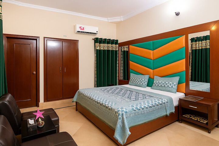 Room 8 of 15