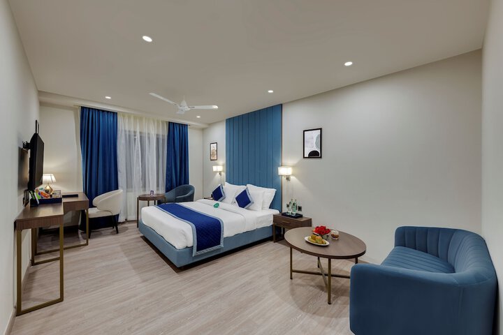 Room 11 of 33