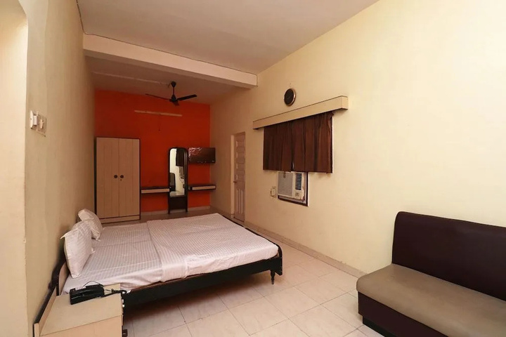 Room 13 of 21