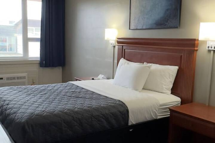 Room 10 of 28