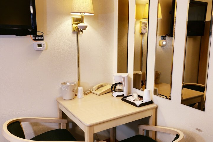 Room 21 of 120