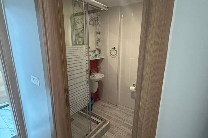 Room 13 of 28
