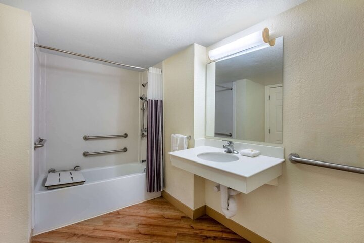2 Double Beds Accessible (2 of 13)