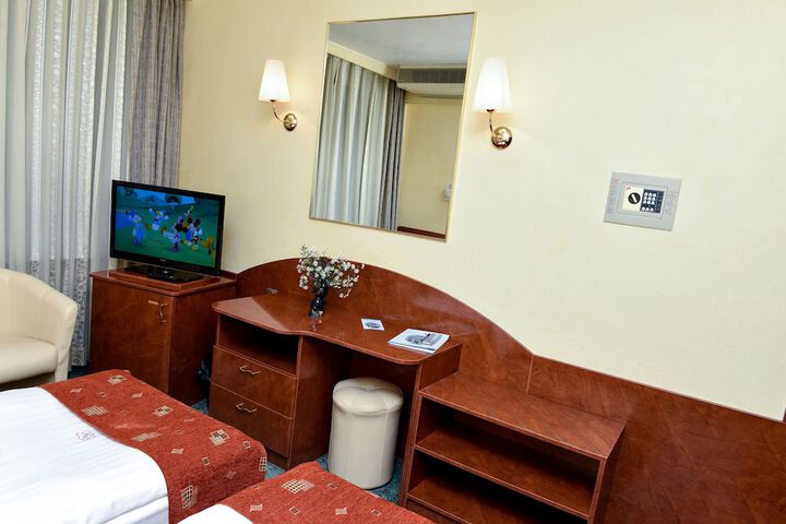 Room 9 of 27