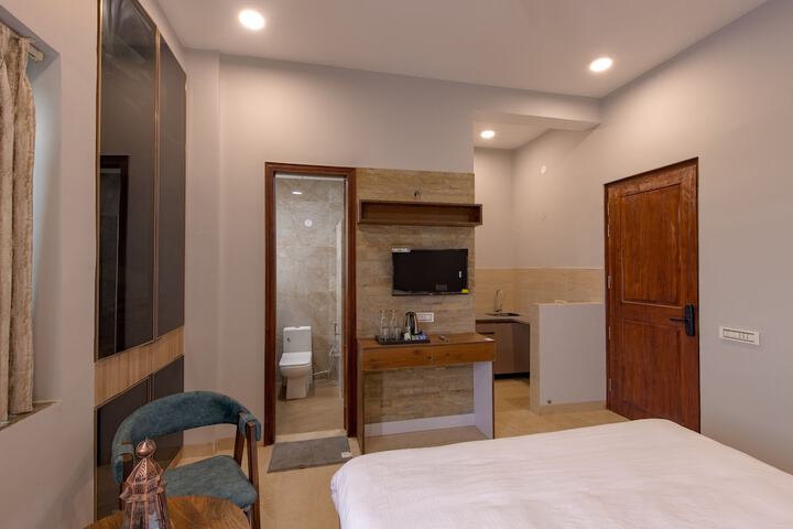 Room 4 of 10