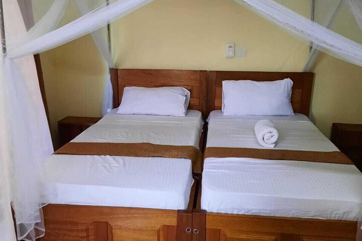 Room 8 of 190