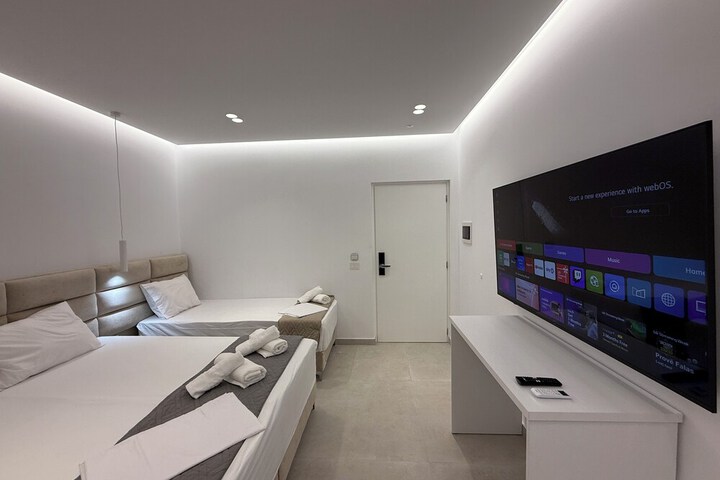 Room 15 of 104