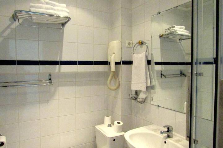 Room 13 of 25
