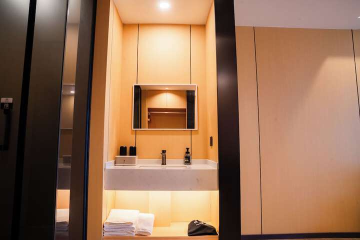 Room 15 of 17