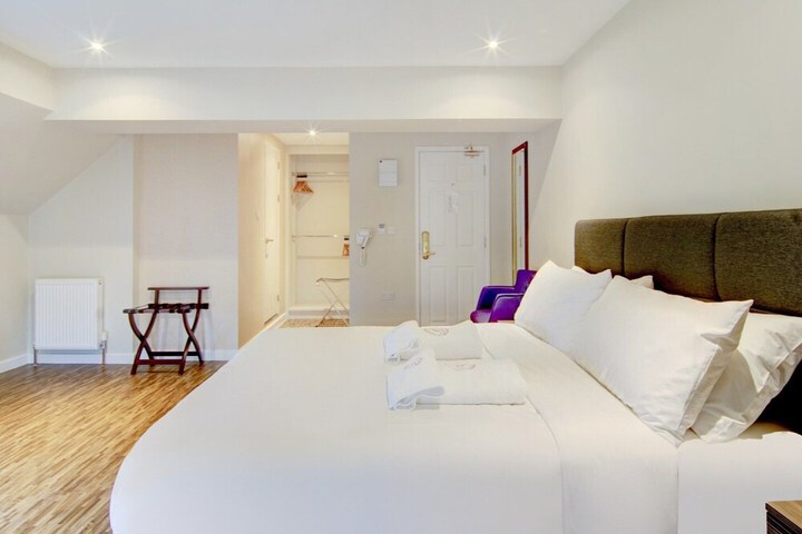 Room 13 of 54