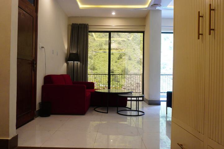 Room 8 of 18
