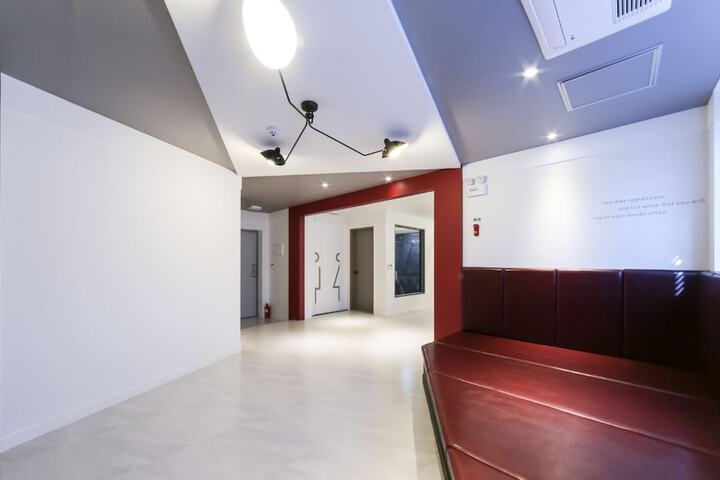 Room 16 of 60
