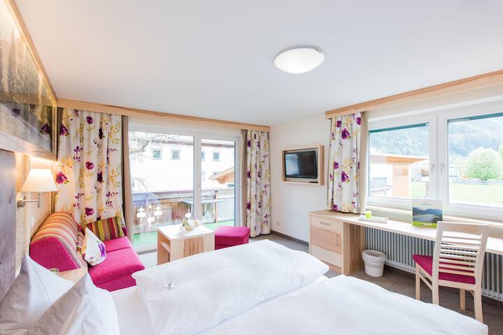 Room 4 of 38