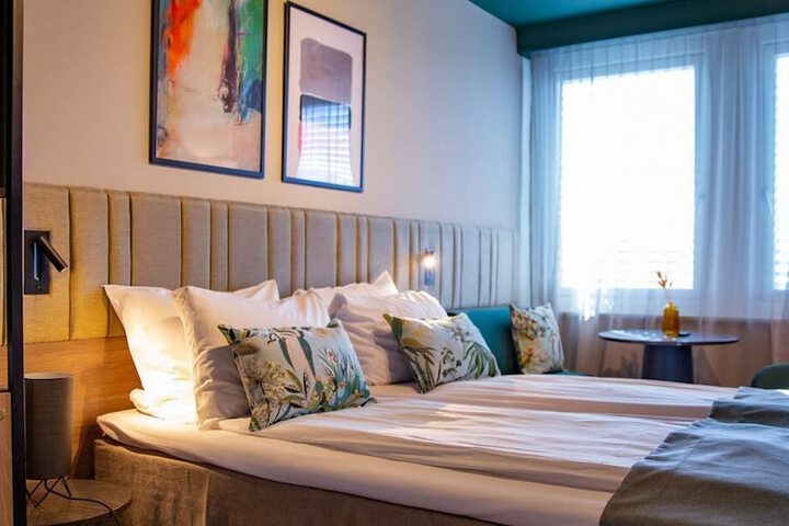 Room 16 of 72
