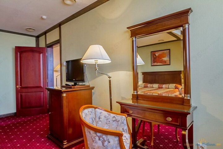 Room 12 of 34