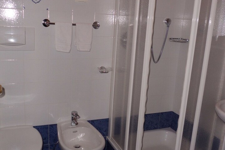 Room 45 of 111