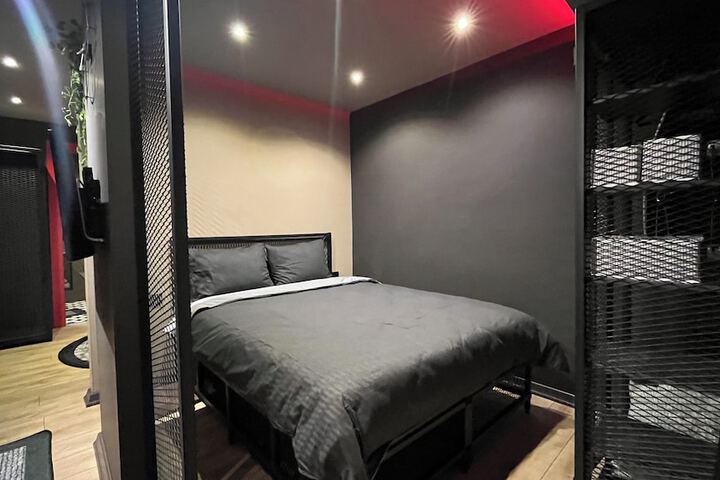 Room 7 of 28