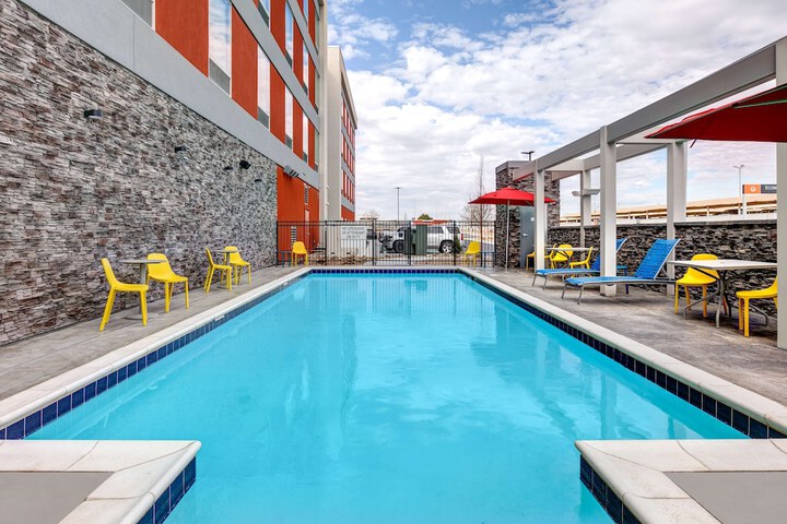 Hotel Pool