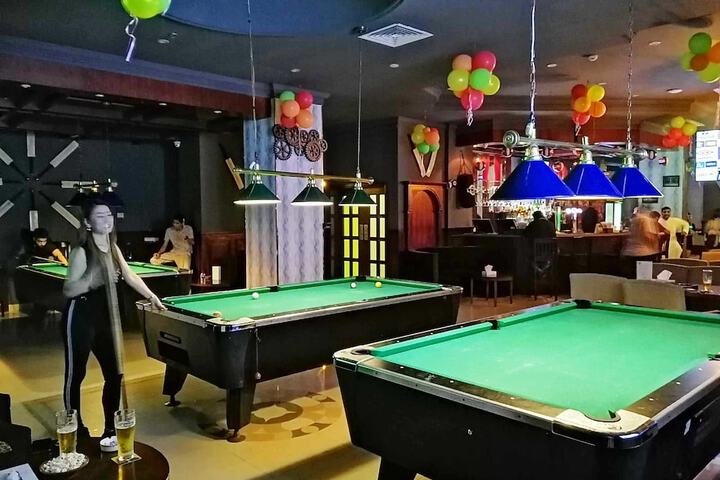 Lounge 83 of 87