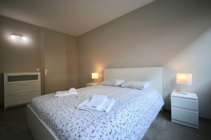Room 8 of 124