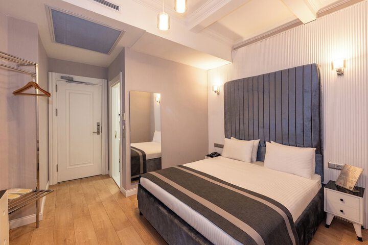 Room 28 of 71