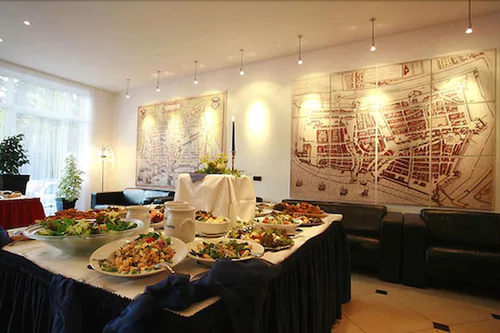 Dining 39 of 42