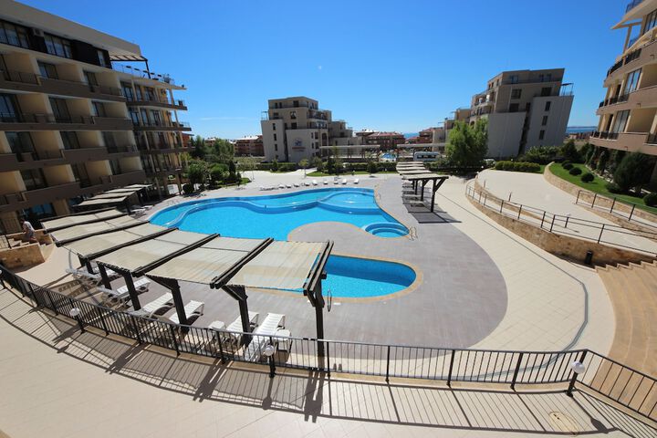 Hotel with Pool
