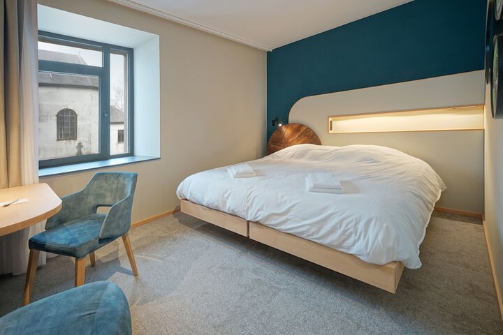 Room 19 of 37
