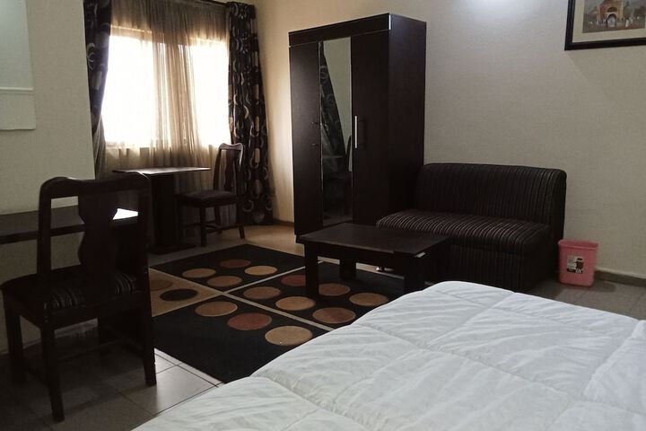 Room 16 of 39