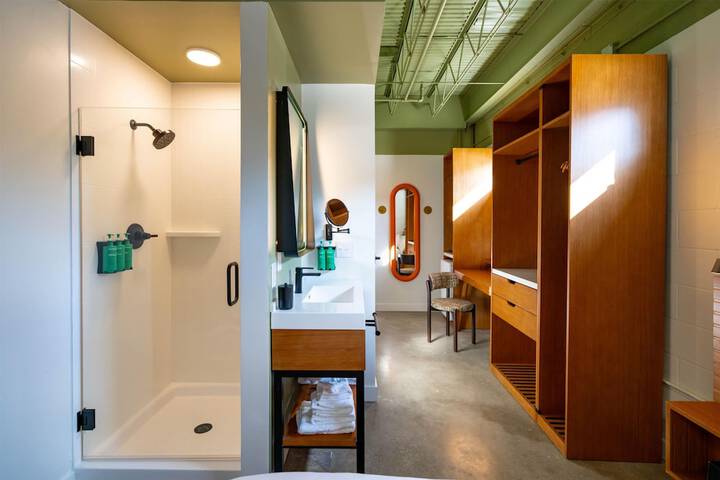 Room 45 of 131