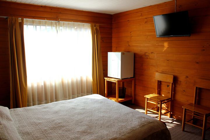 Lounge 5 of 16