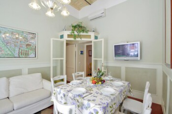 Room 10 of 29