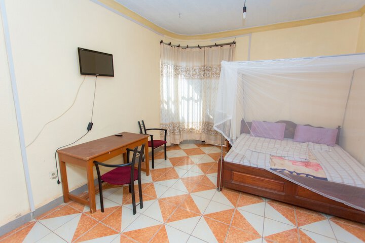 Room 8 of 32