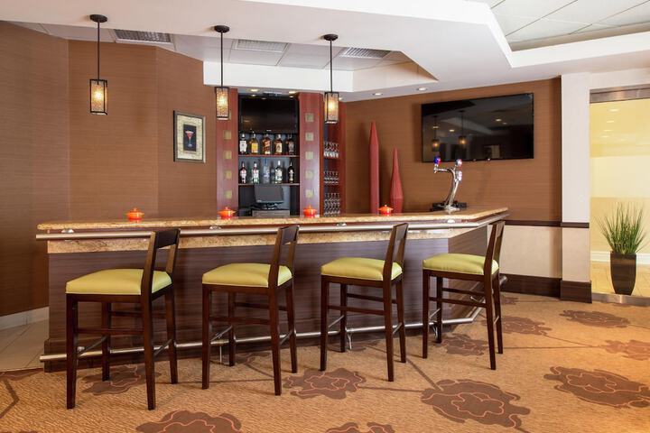 Lounge 24 of 29