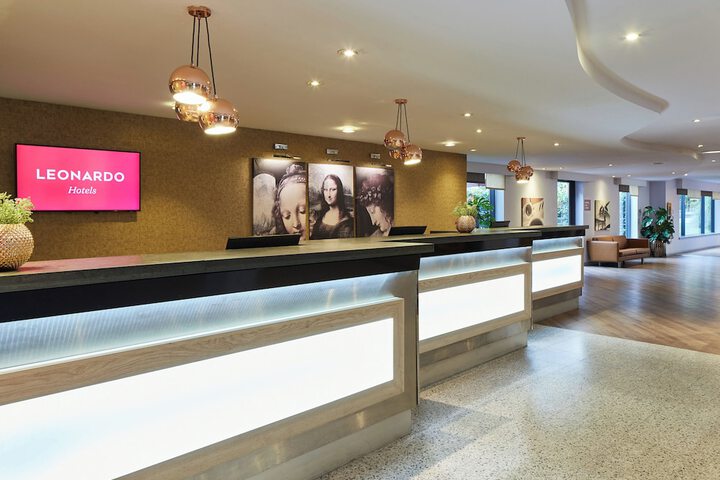 Entrance & Lobby
