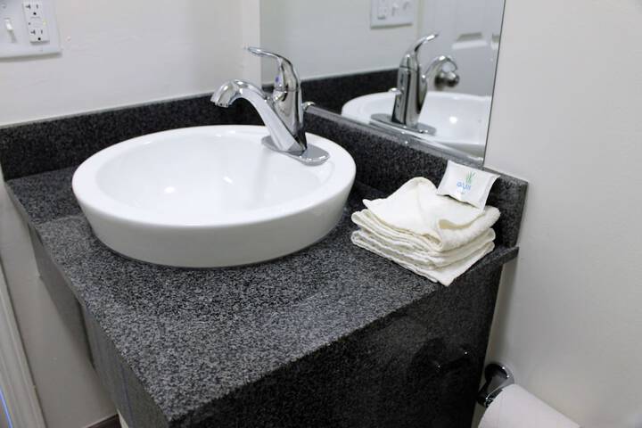 Bathroom sink