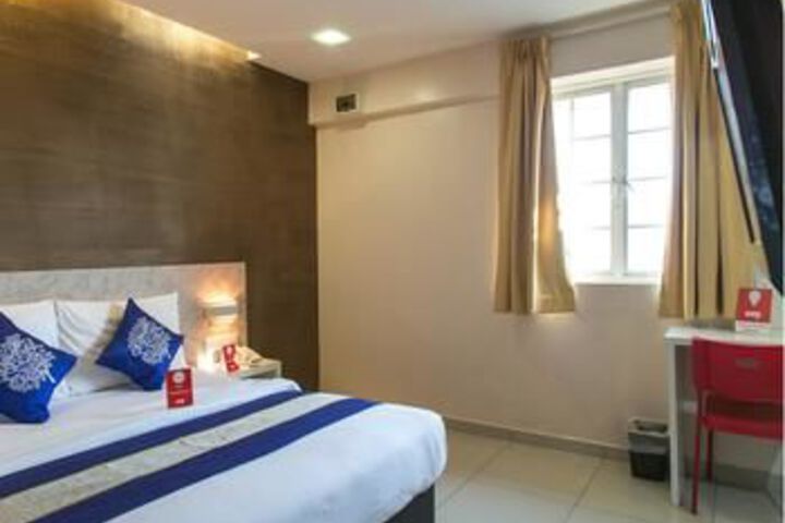 Room 10 of 12