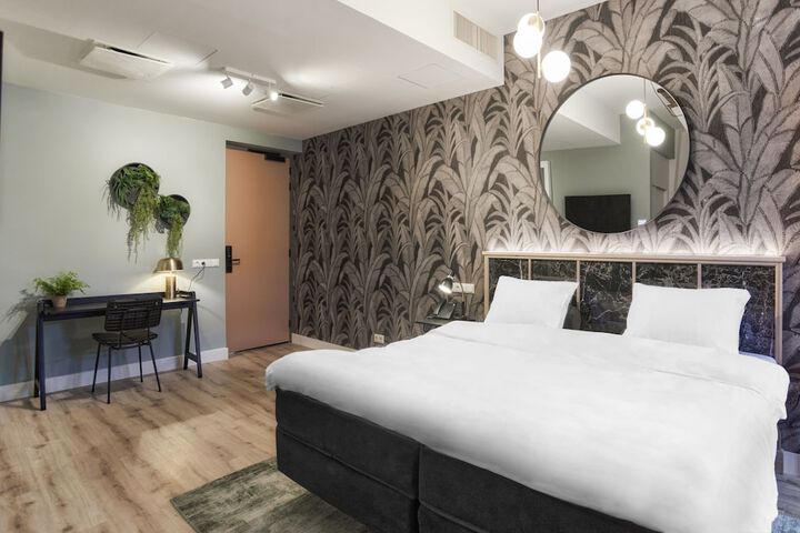 Room 7 of 30