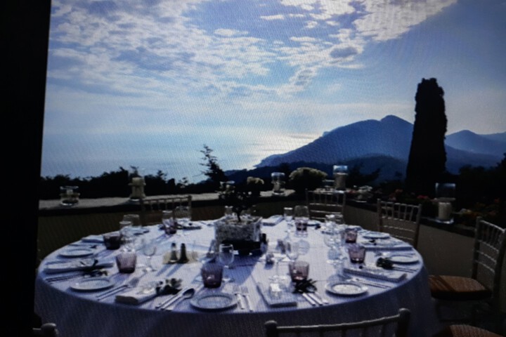 Dining 18 of 32