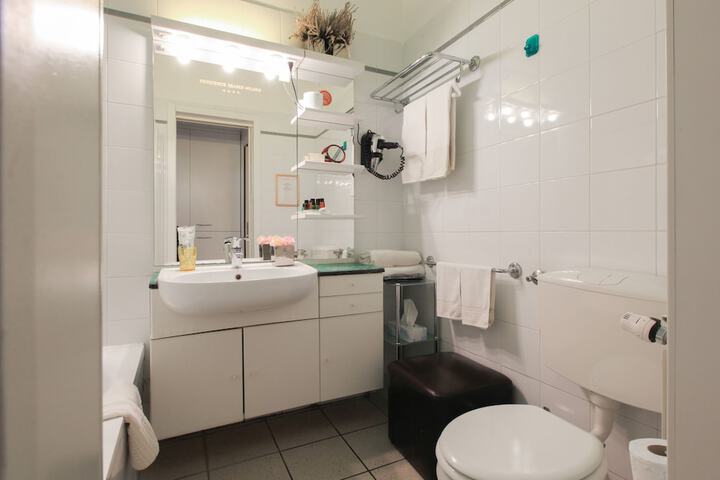 Room 20 of 32