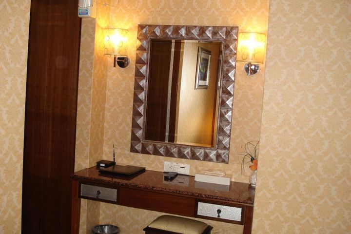Room 35 of 59