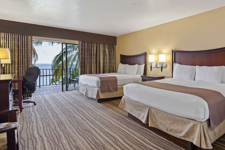 2 Queen Beds High Speed Internet Accessible Private Balcony No View Full Breakfast (5 of 15)