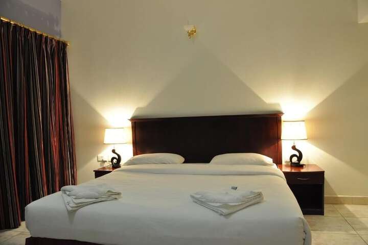 Room 6 of 24
