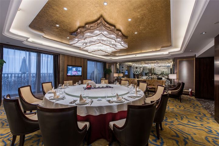 Dining 16 of 47