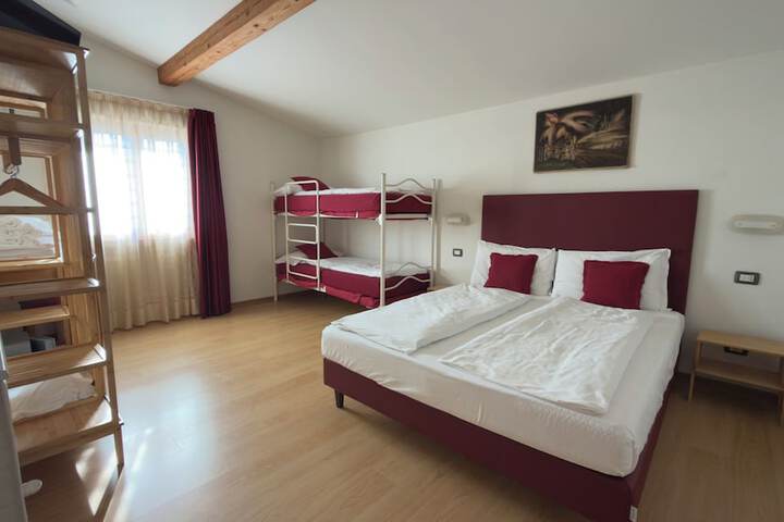 Room 54 of 148