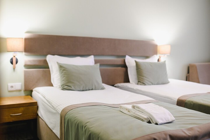 Room 4 of 38