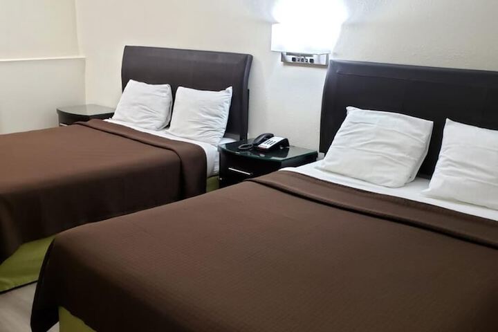 Room 6 of 18