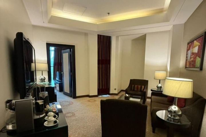 Room 8 of 11