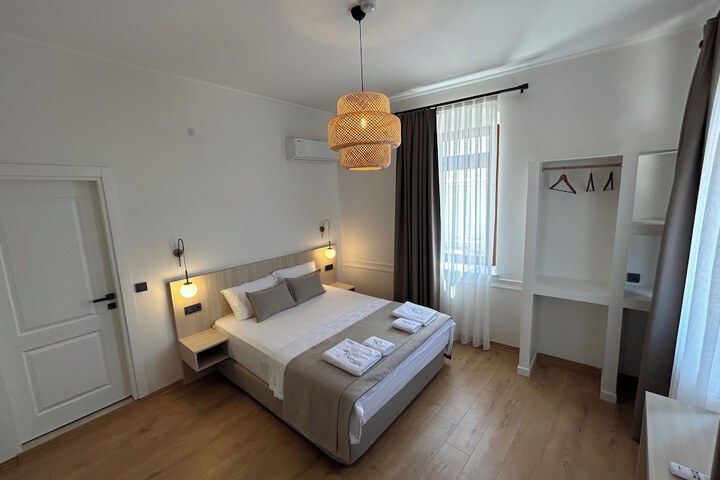 Room 3 of 42